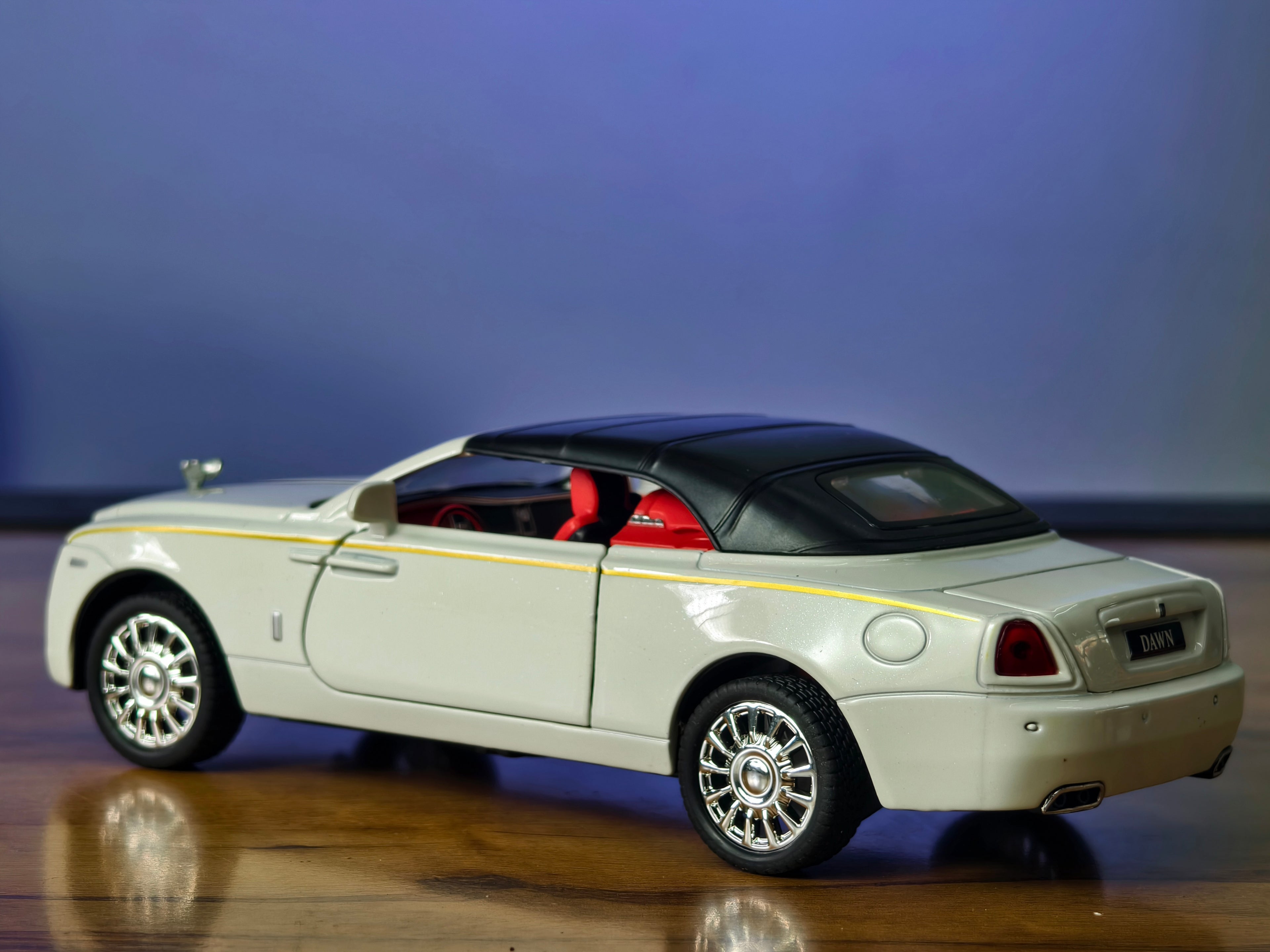 Rolls-Royce Dawn Convertible Black  1:32 Scale