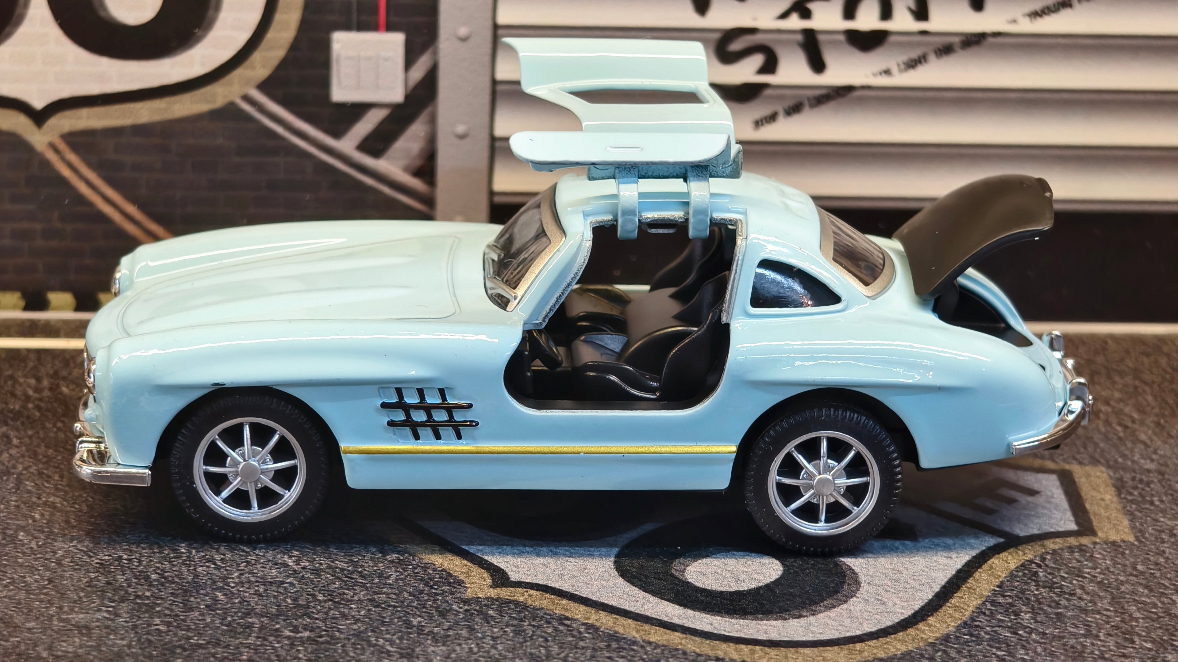 Mercedes Gullwing SL 300 1:36 Scale