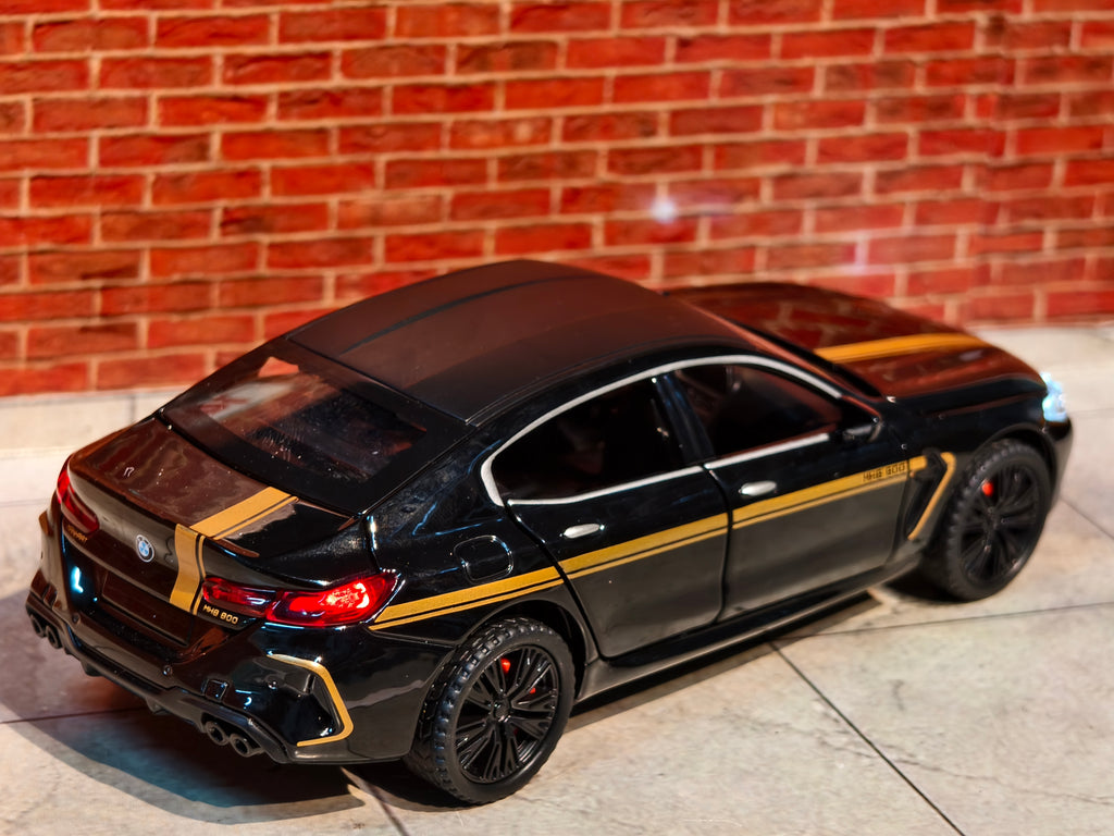 BMW M8 1:32 Scale Premium Detailing