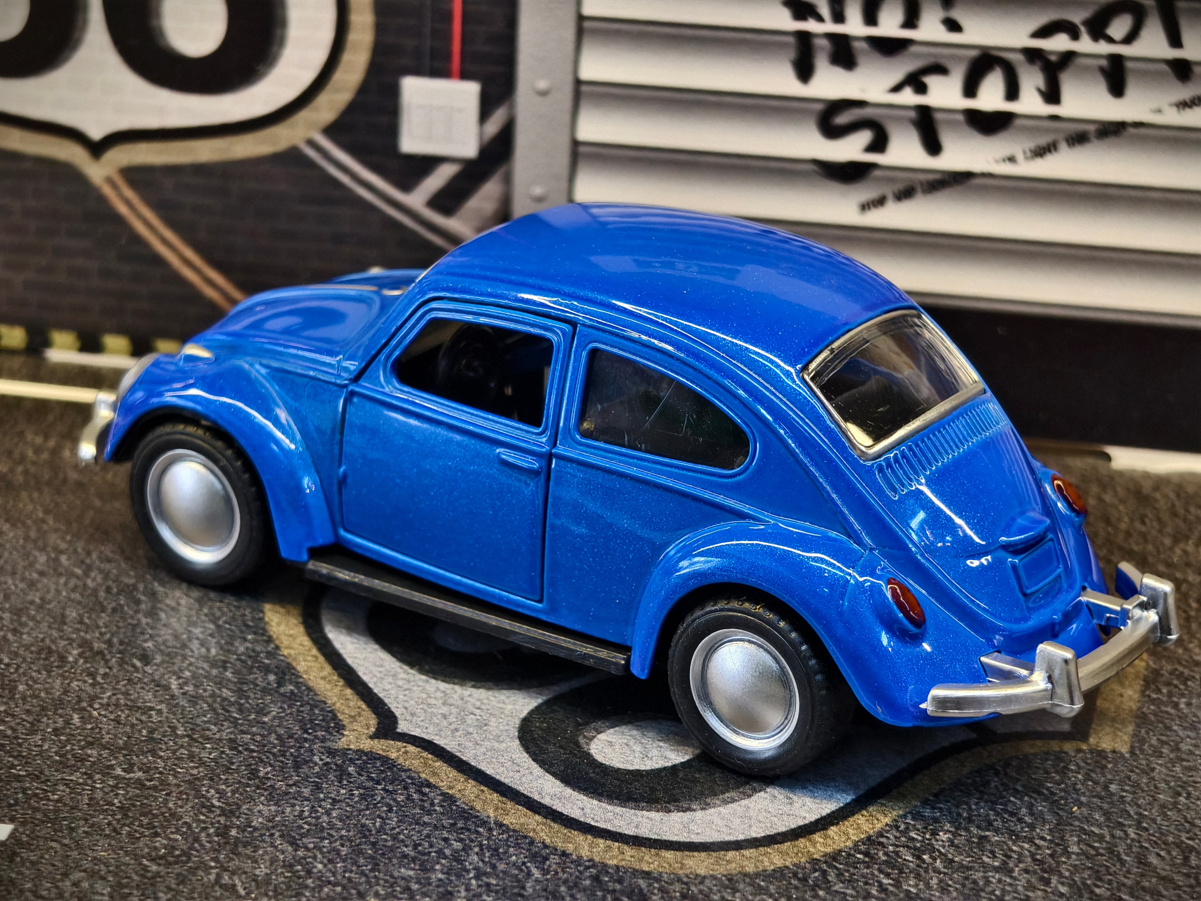 Beetle 1:36 Scale Door Openable Car