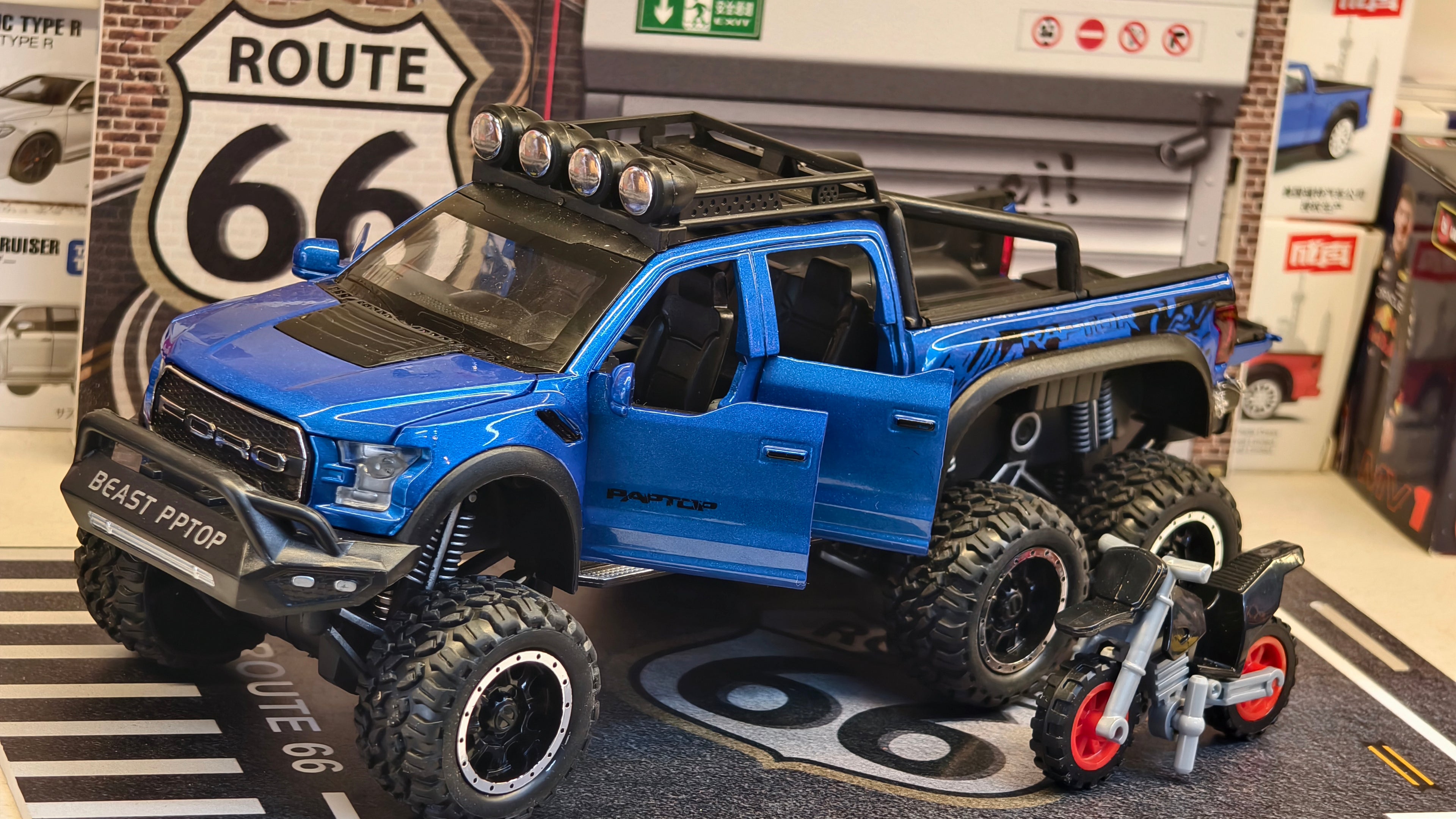 Ford Raptor 1:28 Scale with Detachable Bike