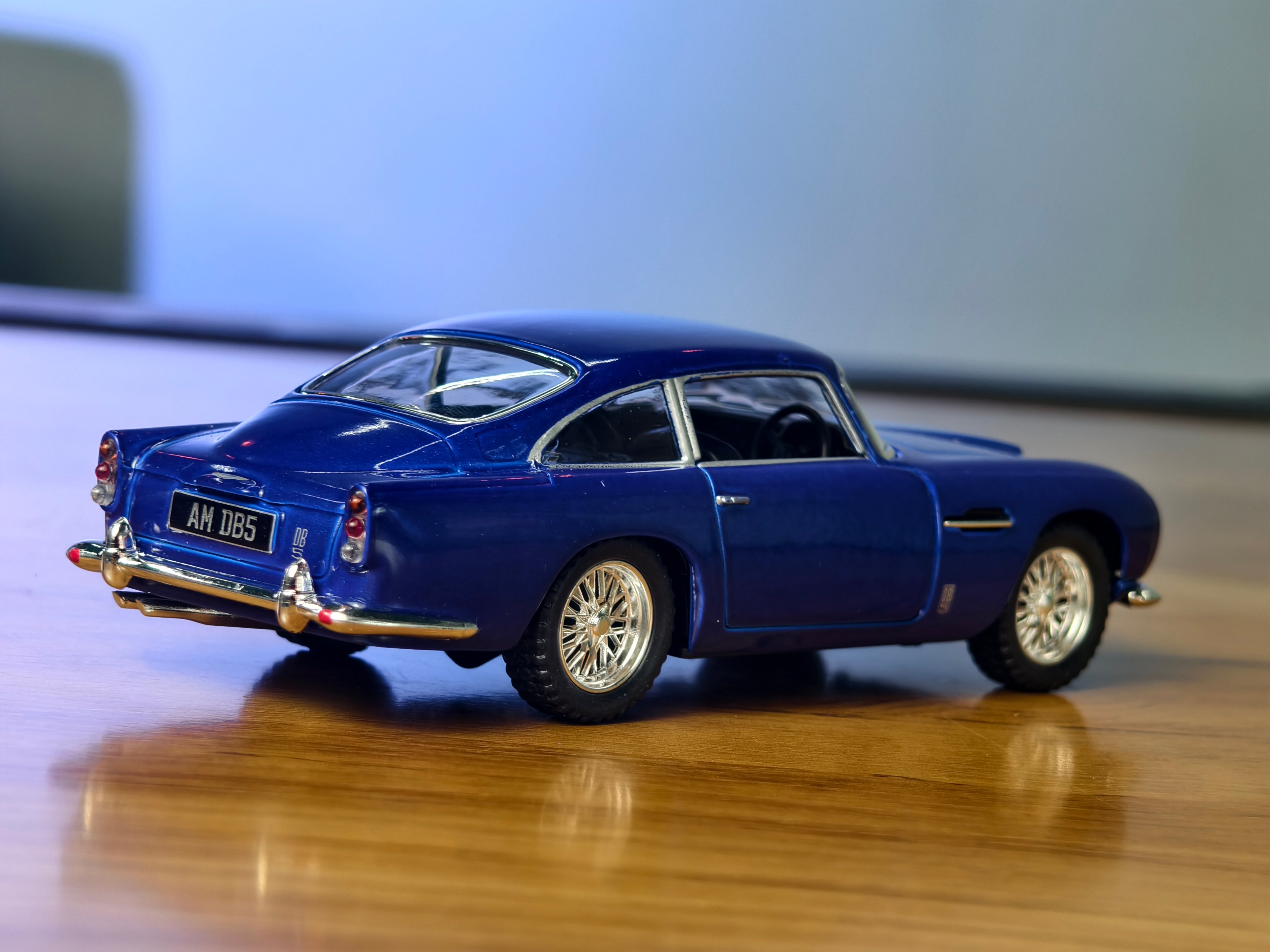 Kinsmart Official Licensed Aston Martin DB5 1:38 Scale Classic Car