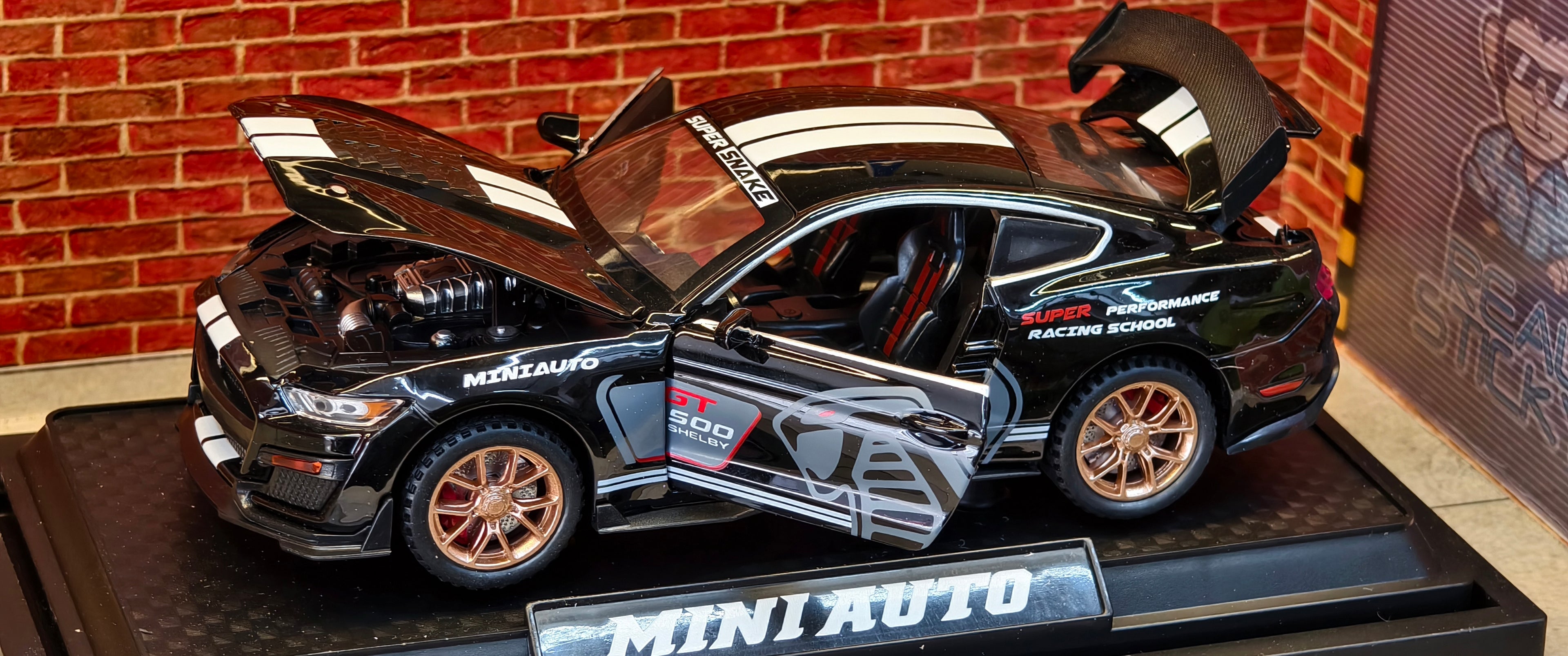 Shelby GT500 Super Snake Edition – 1:32 Scale Diecast Model with Light & Sound