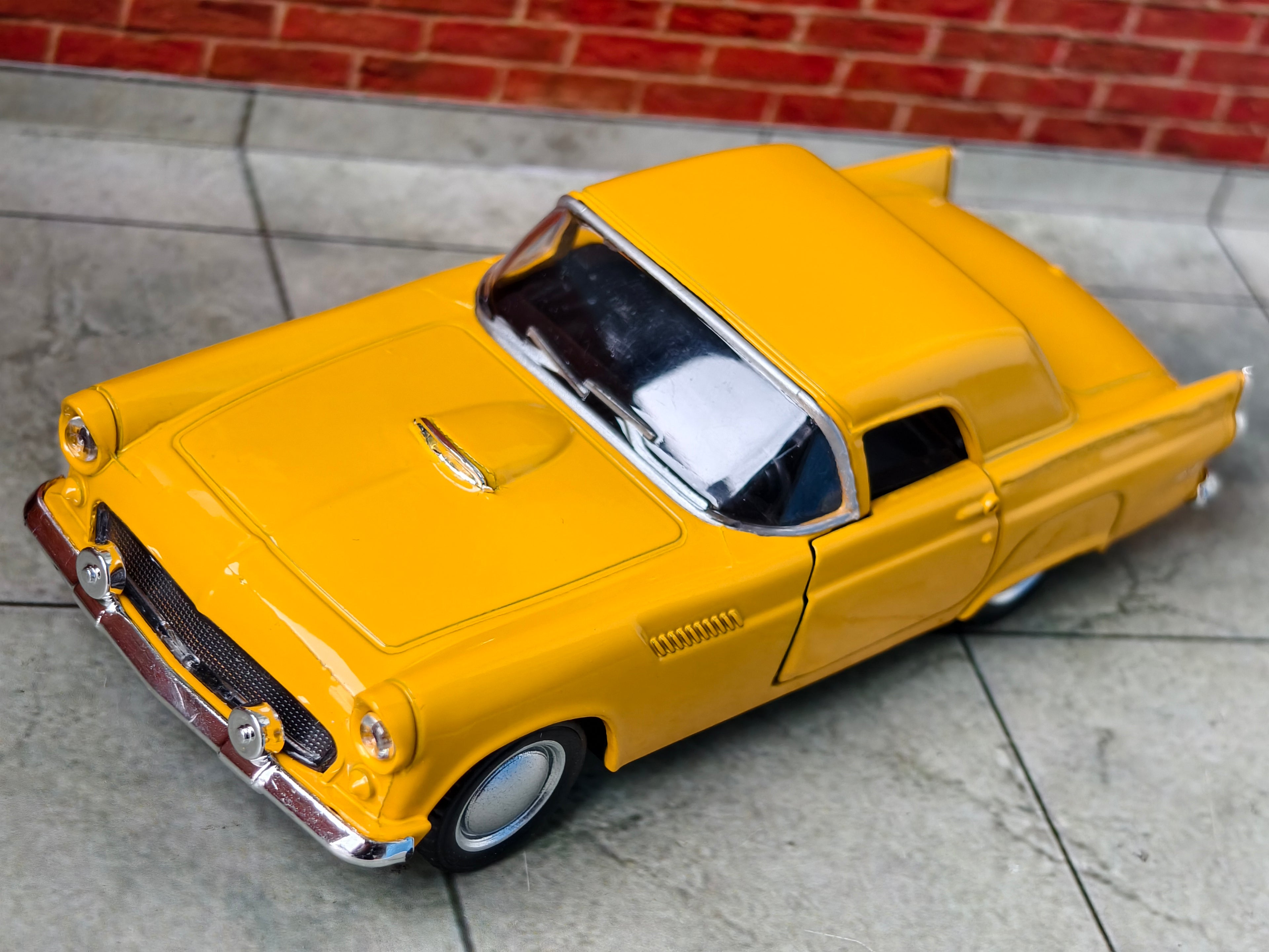 Ford Thunderbird 1955 1:32 Scale