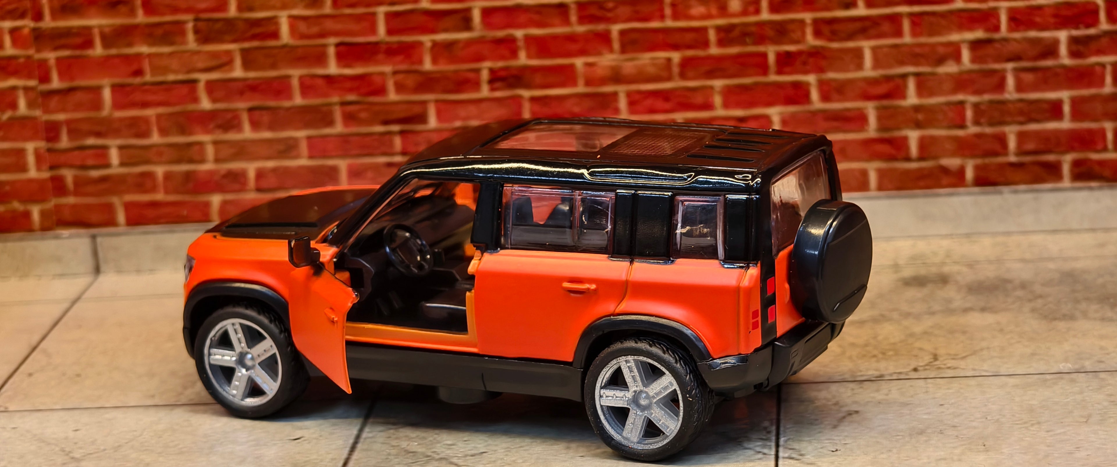 Land Rover Defender 110 1:43 Scale